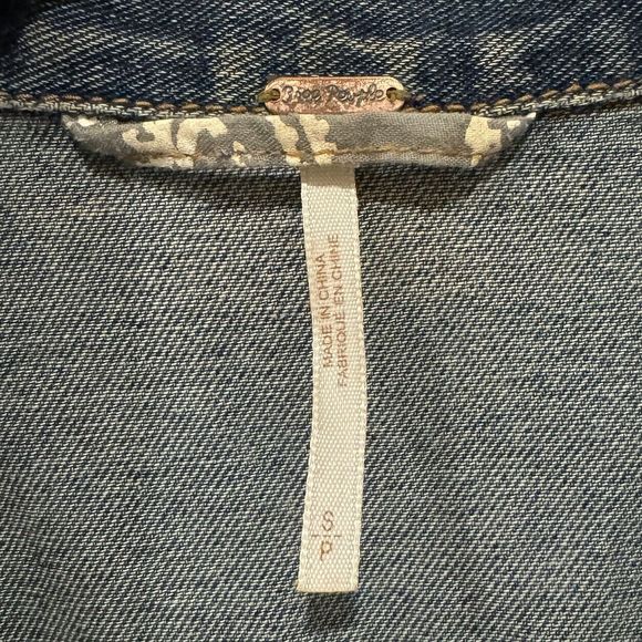 Free People Size Small Classic Blue Denim Jean Jacket - Picture 3 of 5